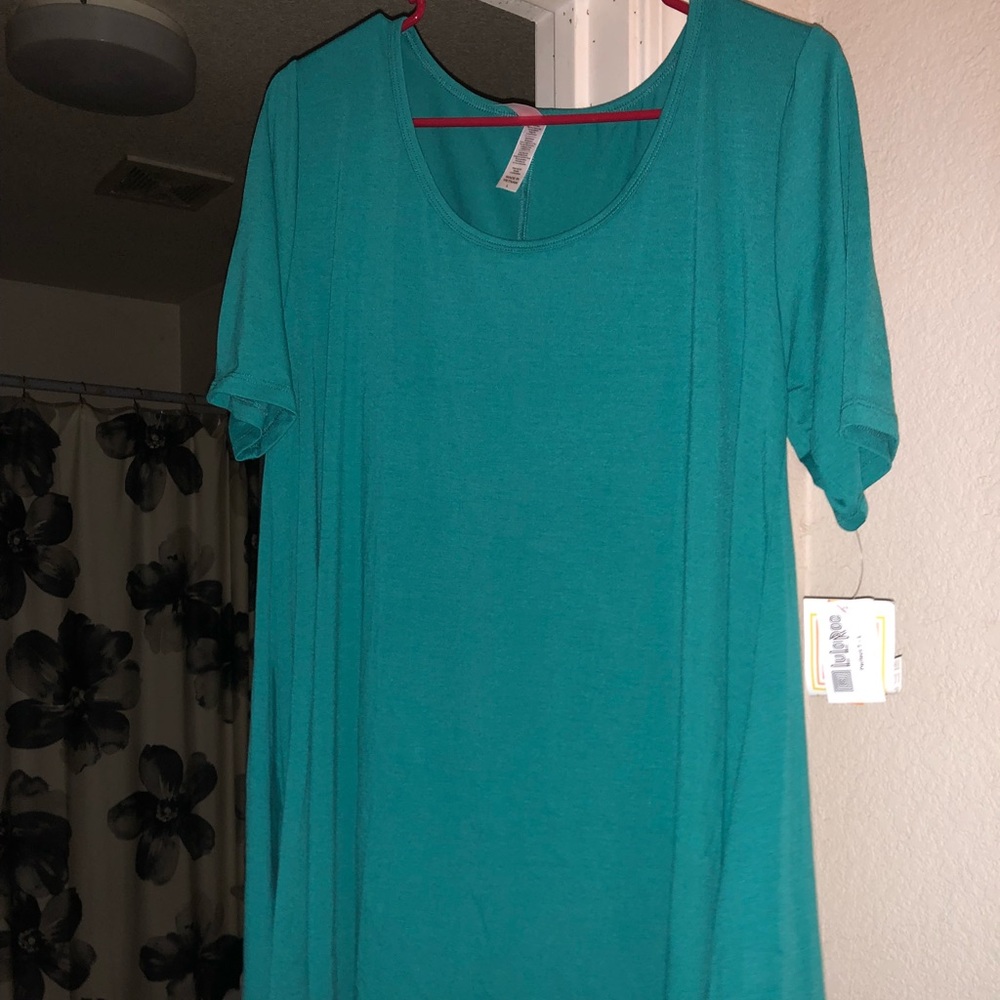 LulaRoe Perfect Tee, size large, NWT!
